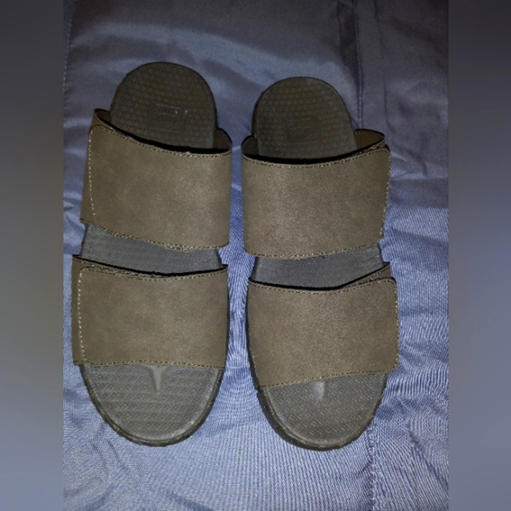 Muk Luks Womens Flexi Central Park Green Faux Suede Sandals